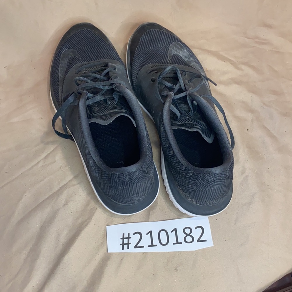 Men’s Nike shoes